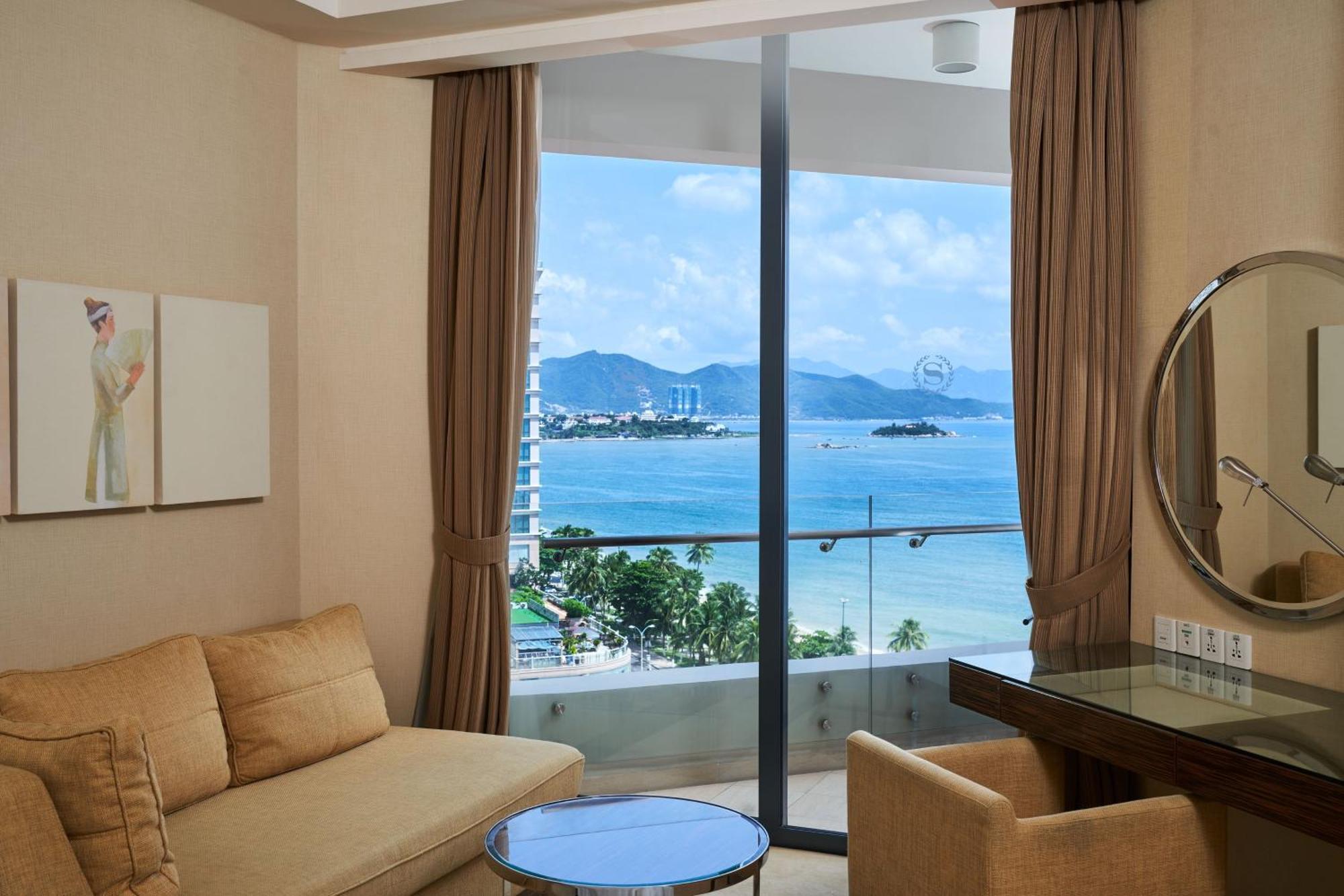 Premium Deluxe King, Larger Guest room, 1 King, Ocean view,1633687430:JPEG
